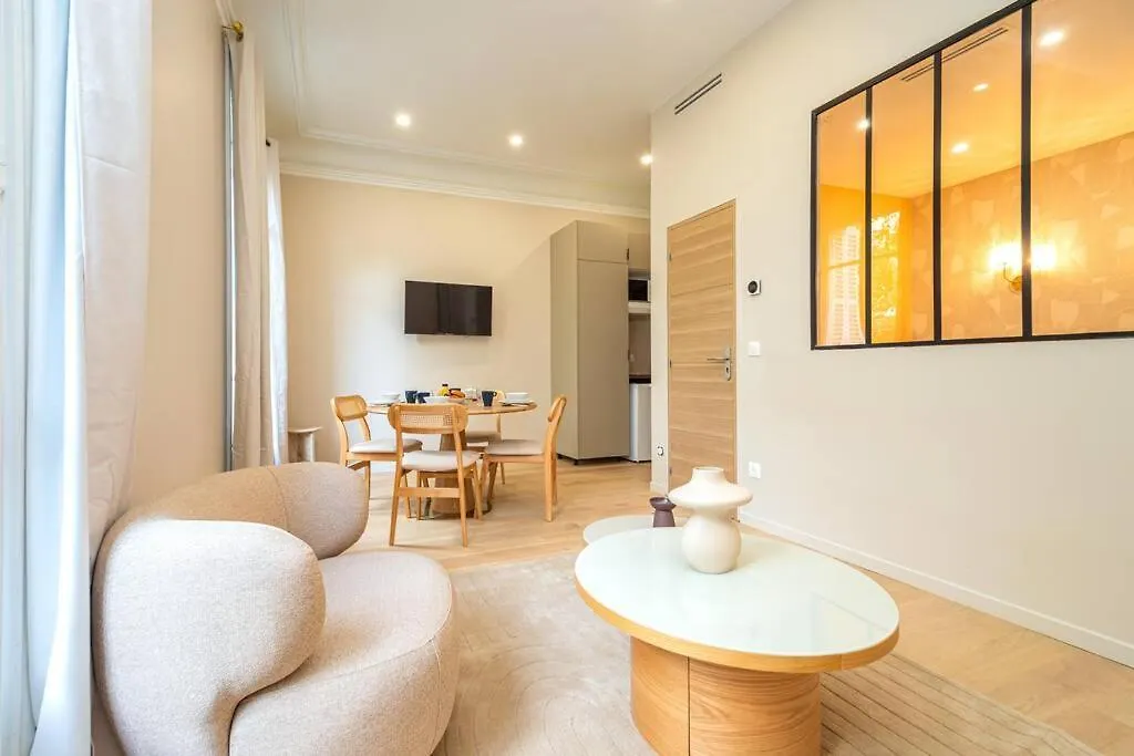 Neuf Quartier Pereire 公寓 *
